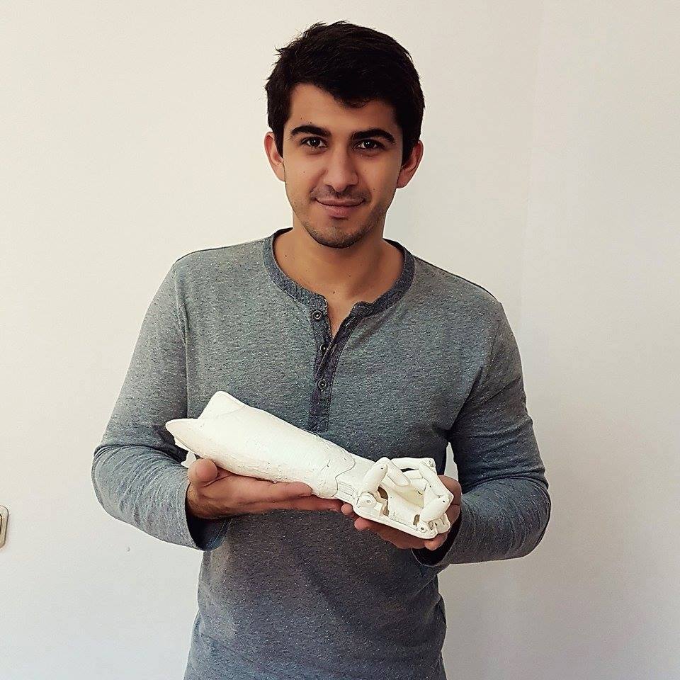 Interviu cu Teodor Badea – studentul la Medicina care a creat o proteza bionica