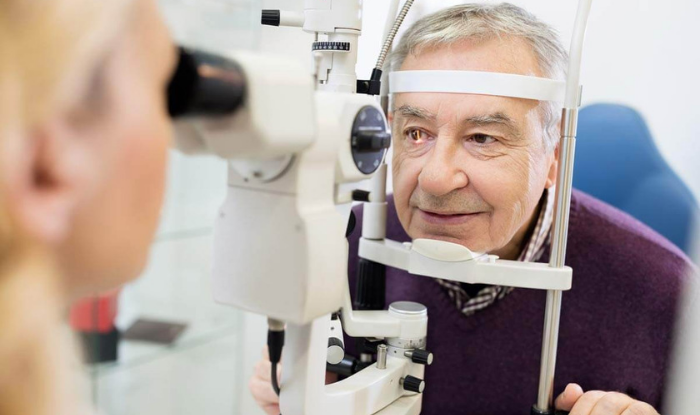 INTERVIU Medic primar oftalmolog Dr. Aristia Mihăilescu: „Oftalmologia este o specialitate frumoasă […] este potrivită pentru o femeie.”