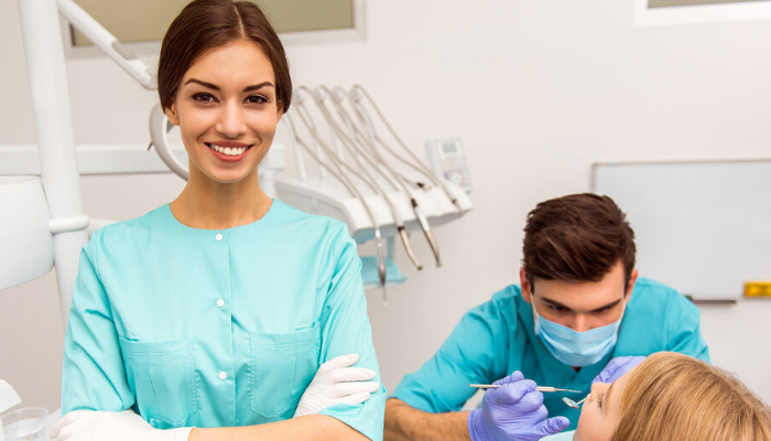 asistent dentar