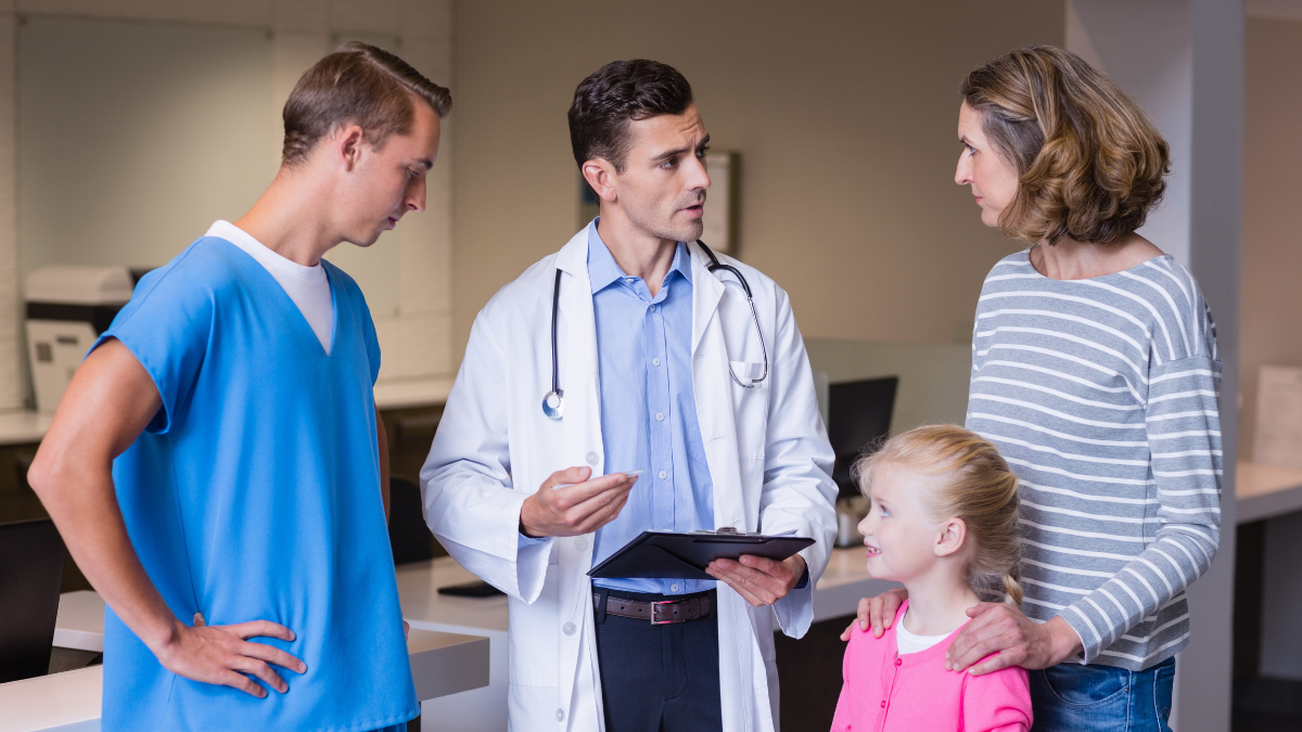 Medicii vor fi obligați să comunice zilnic cu familiile pacienților. Dacă nu se conformează, sunt aplicate amenzi
