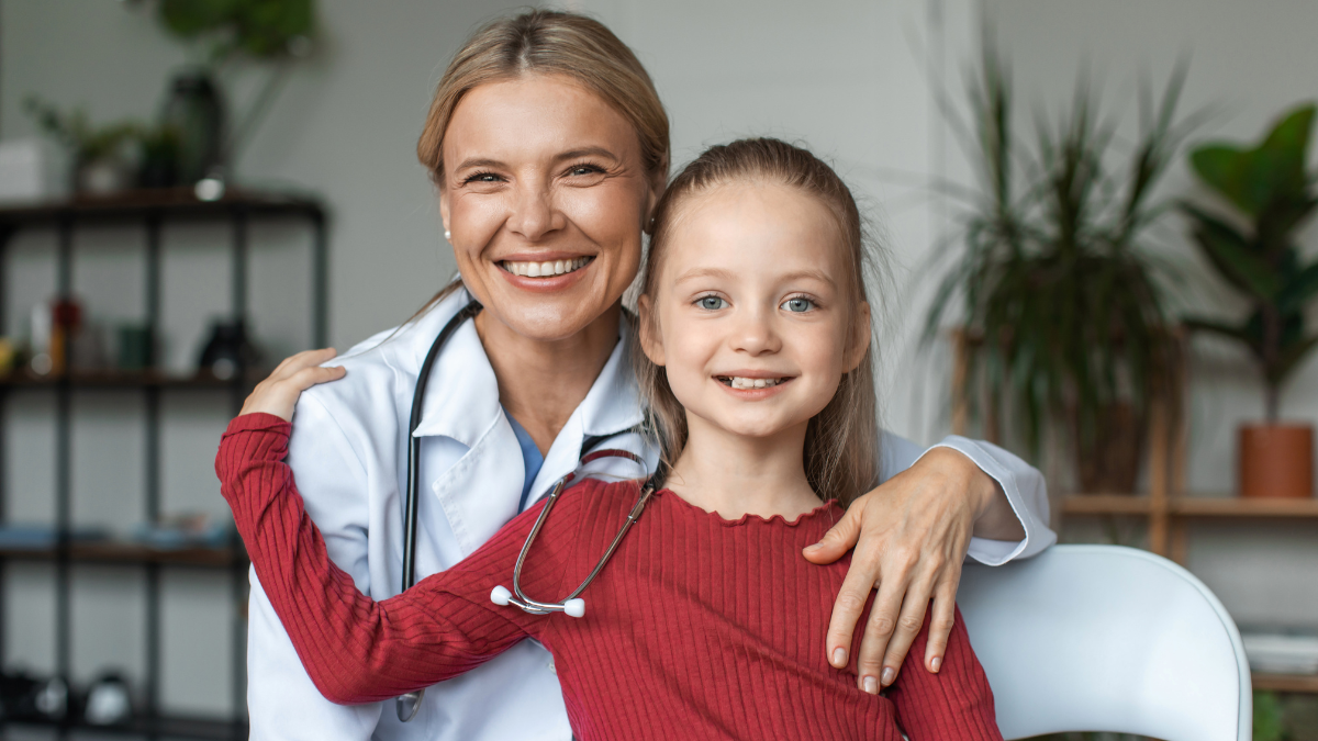 Cum se descurcă medicii care sunt și părinți în același timp?